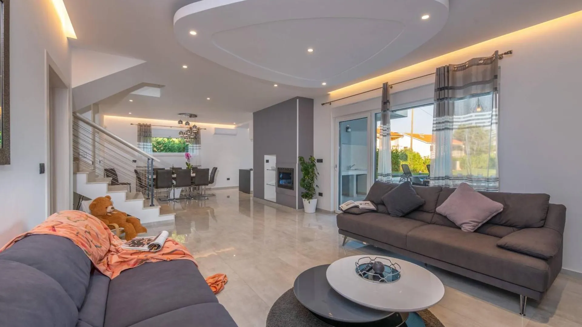 Villa K Near The Sea Premantura Vakantiehuis